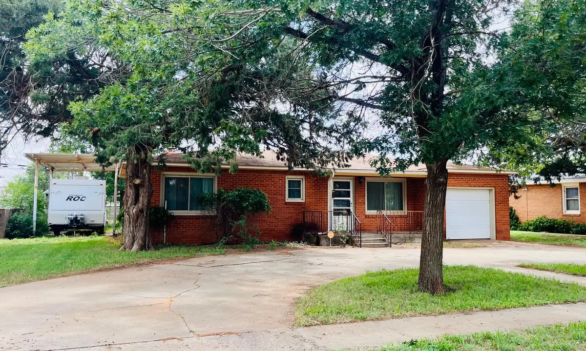 1012 E Oak Street, Brownfield, TX 79316 - #1