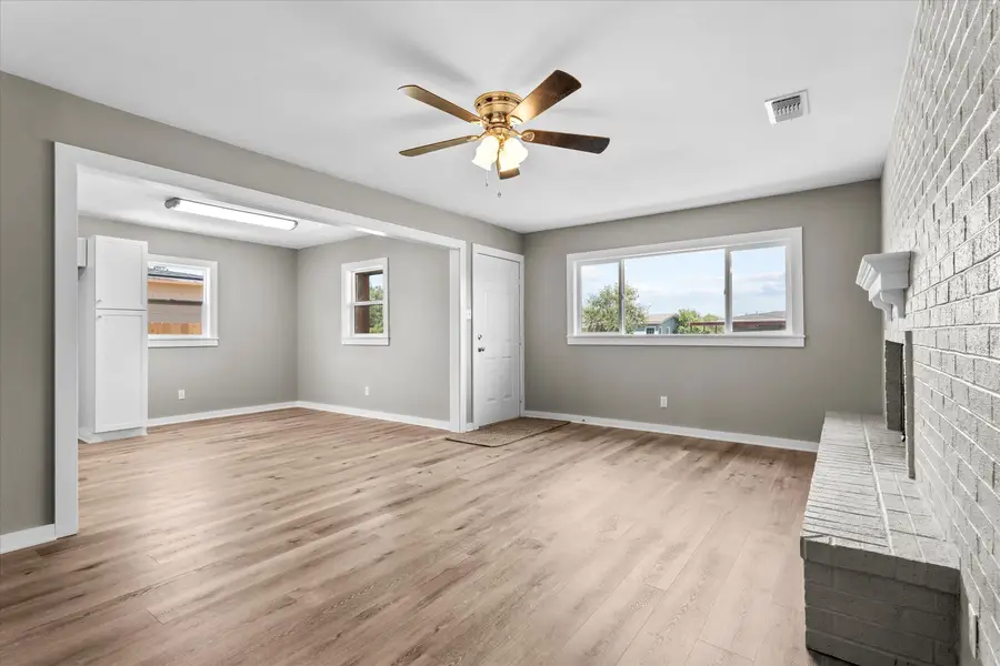 202 W Jackson Street, Levelland, TX 79336 - #3