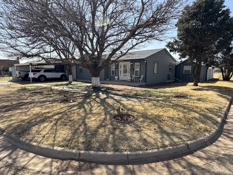 1311 Ave G, Hale Center, TX 79041 - #2