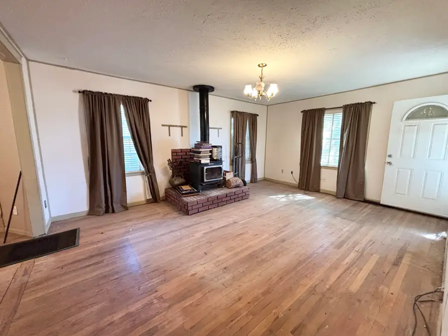 1205 Avenue E, Abernathy, TX 79311 - #2