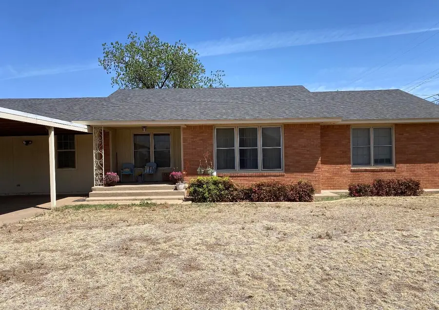320 W Spruce Street, Lockney, TX 79241 - #2