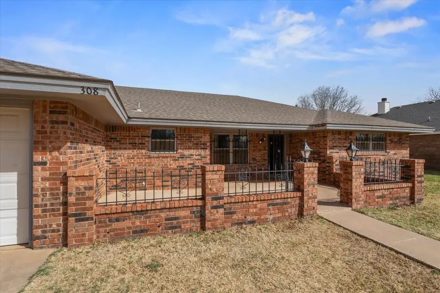 308 W 6th Street, Sundown, TX 79372 - #2