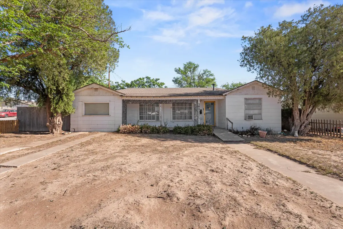 507 17th Street, Levelland, TX 79336 - #1