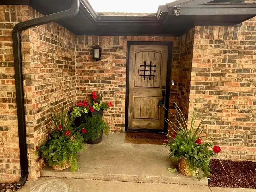 206 S Garland Street, Plainview, TX 79072 - #3
