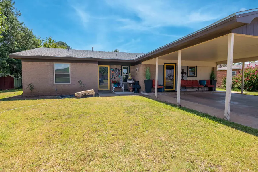 703 W Stinson Street, Dimmitt, TX 79027 - #2