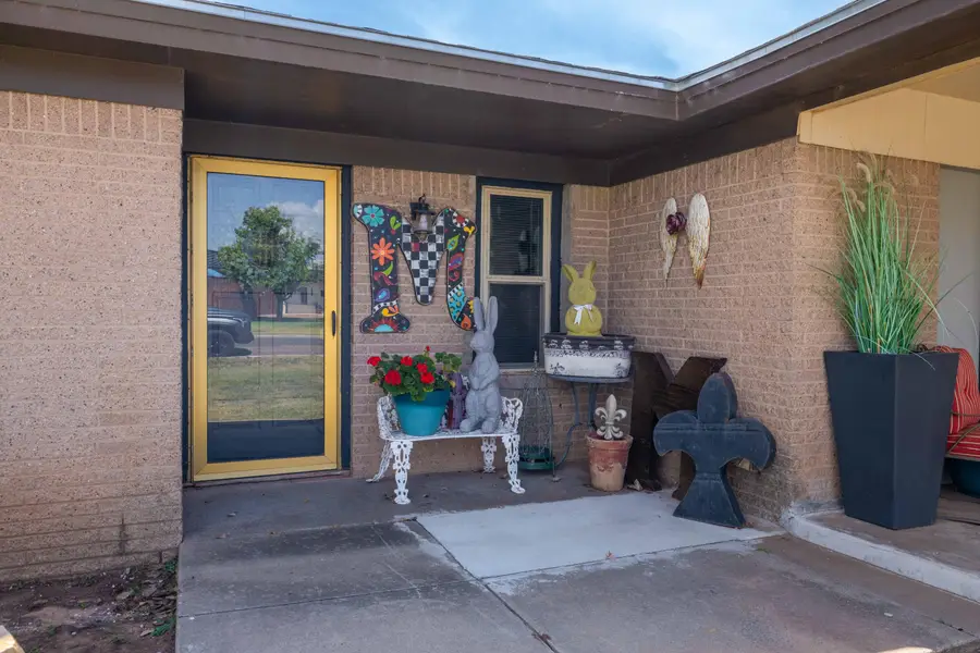 703 W Stinson Street, Dimmitt, TX 79027 - #3