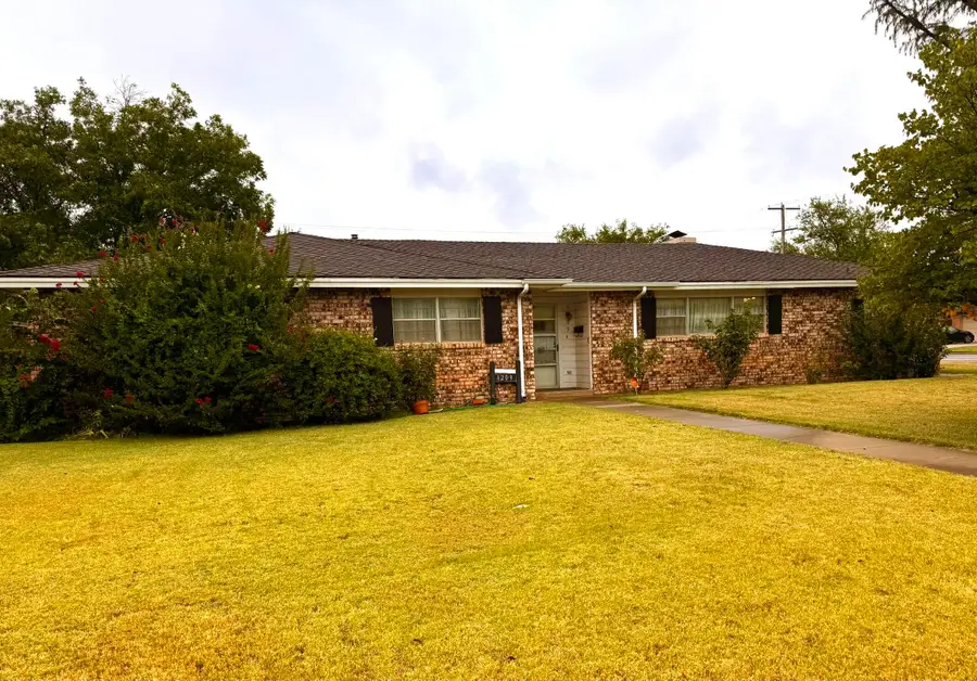 1209 Garland Street, Plainview, TX 79072 - #2