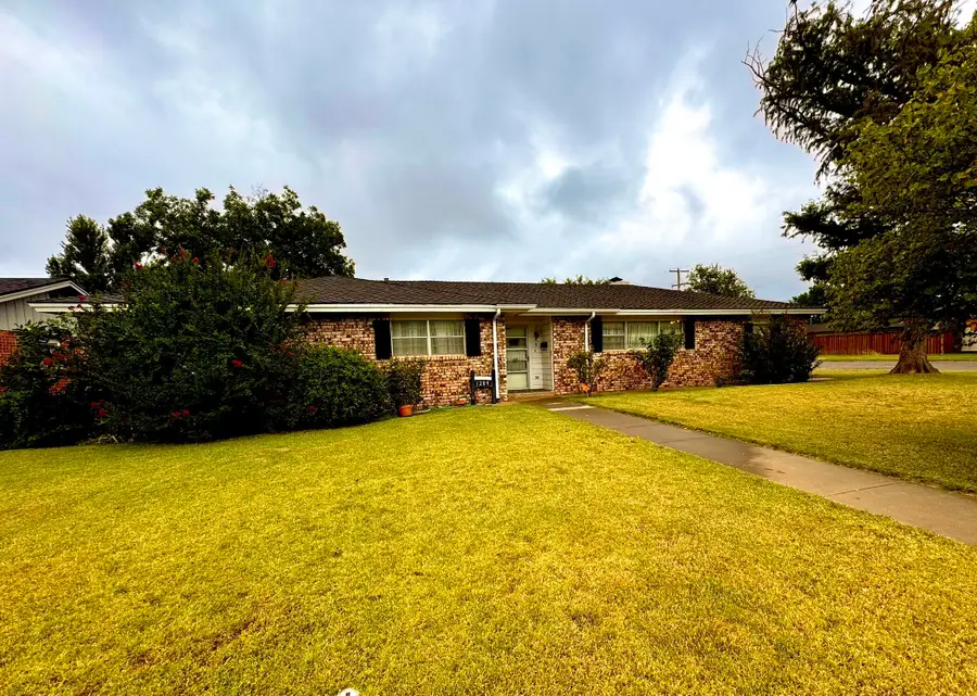 1209 Garland Street, Plainview, TX 79072 - #3
