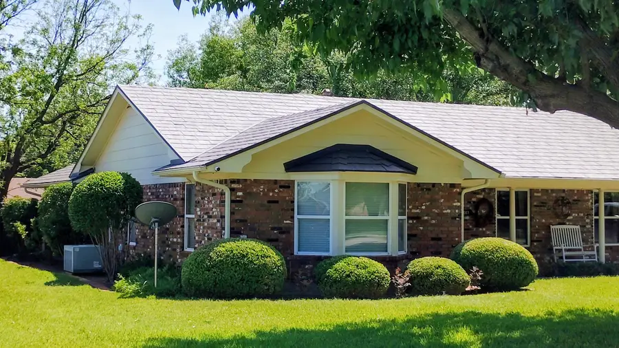 1007 W Edwards Street, Olney, TX 76374 - #2