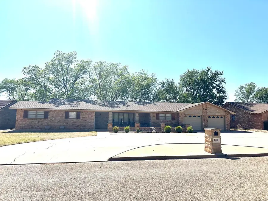 1305 Itasca Street, Plainview, TX 79072 - #2