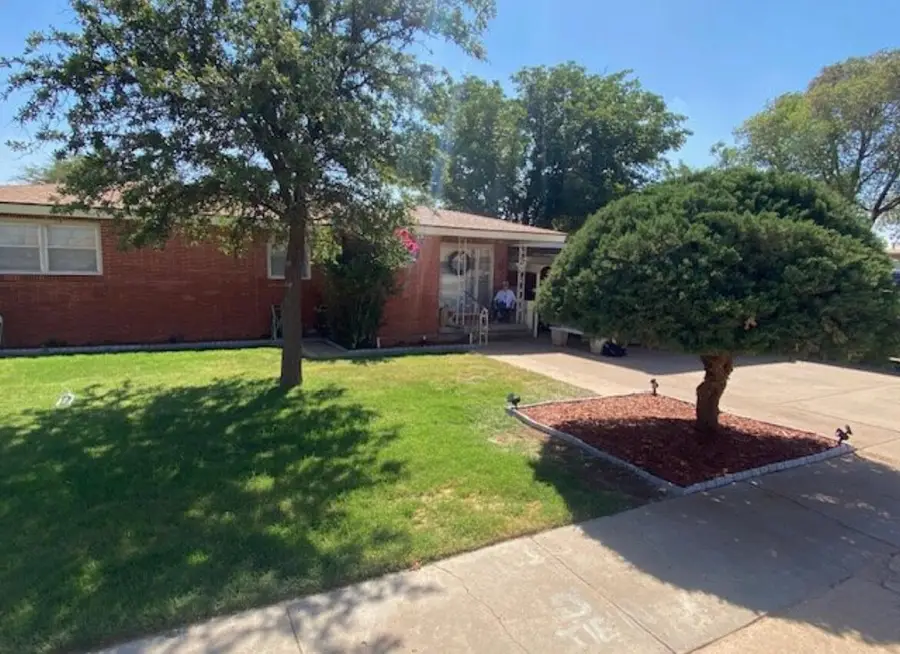 1010 10th Street, Shallowater, TX 79363 - #2