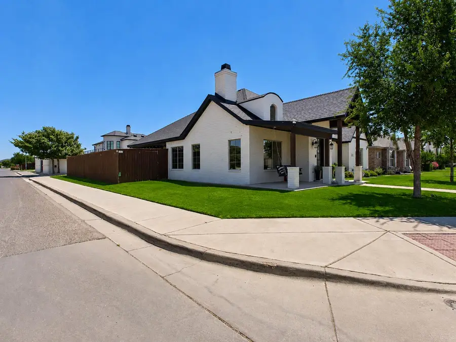 607 Buckingham Avenue, Wolfforth, TX 79382 - #2