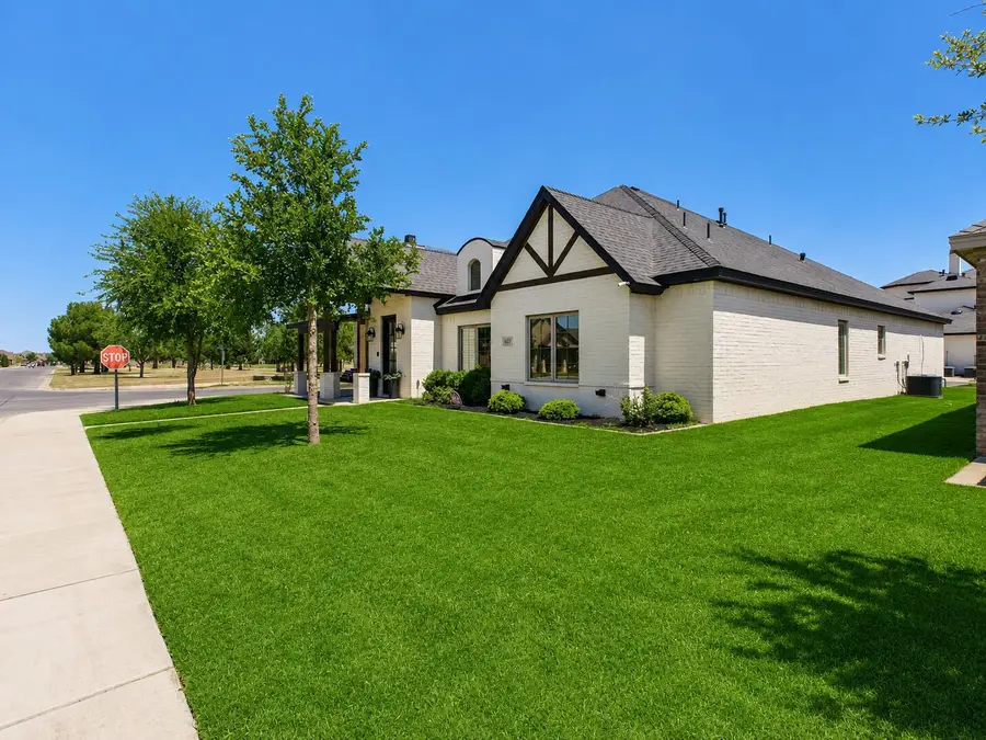 607 Buckingham Avenue, Wolfforth, TX 79382 - #3