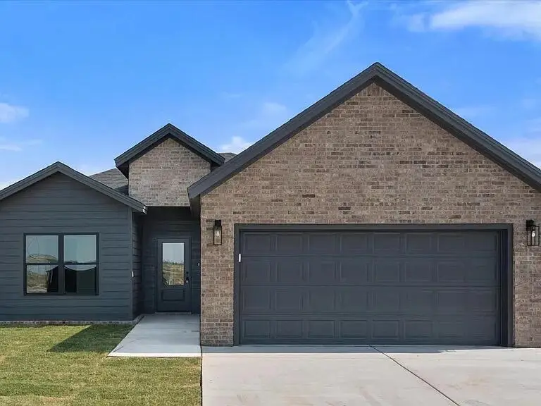 613 E 14th Street, Wolfforth, TX 79382 - #1
