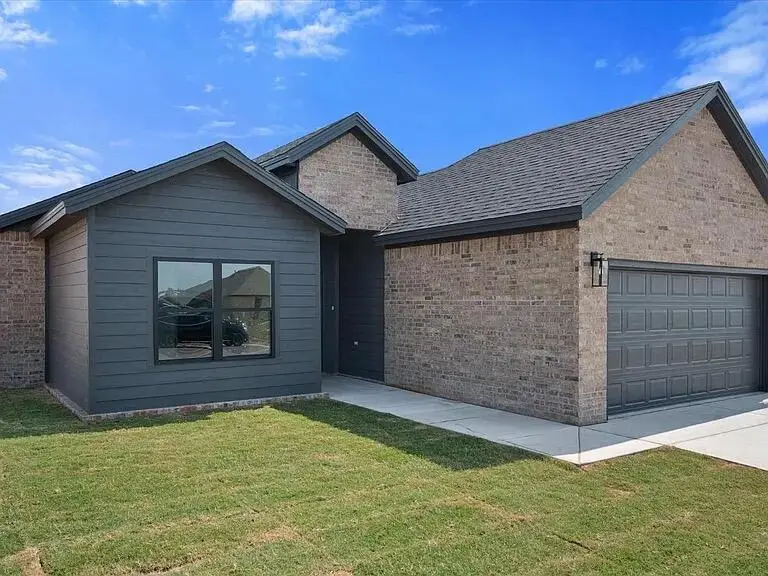 613 E 14th Street, Wolfforth, TX 79382 - #2