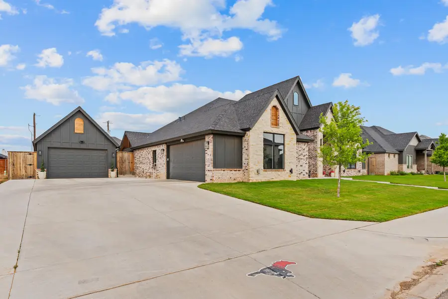 803 Avenue U, Shallowater, TX 79363 - #2