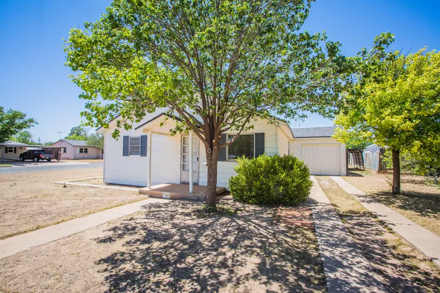 1308 Avenue A, Levelland, TX 79336 - #2