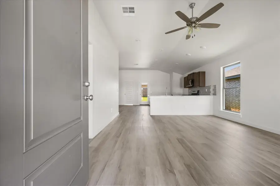 2425 Aberdeen Avenue, Wolfforth, TX 79382 - #3