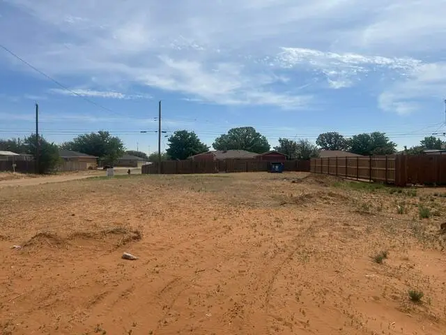 111 Avenue V, Levelland, TX 79336 - #1