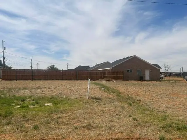 111 Avenue V, Levelland, TX 79336 - #2