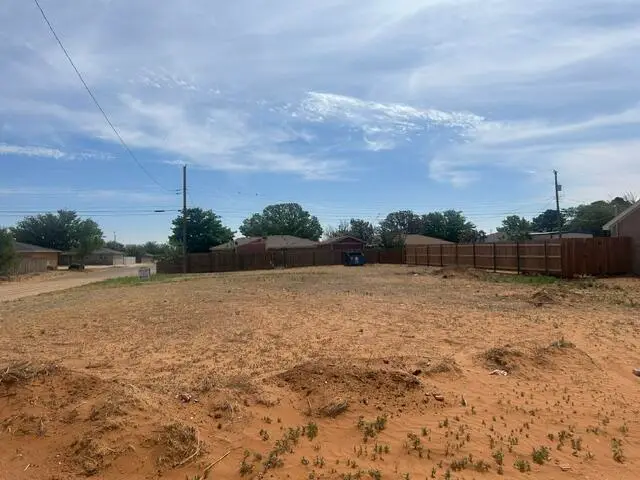 111 Avenue V, Levelland, TX 79336 - #3