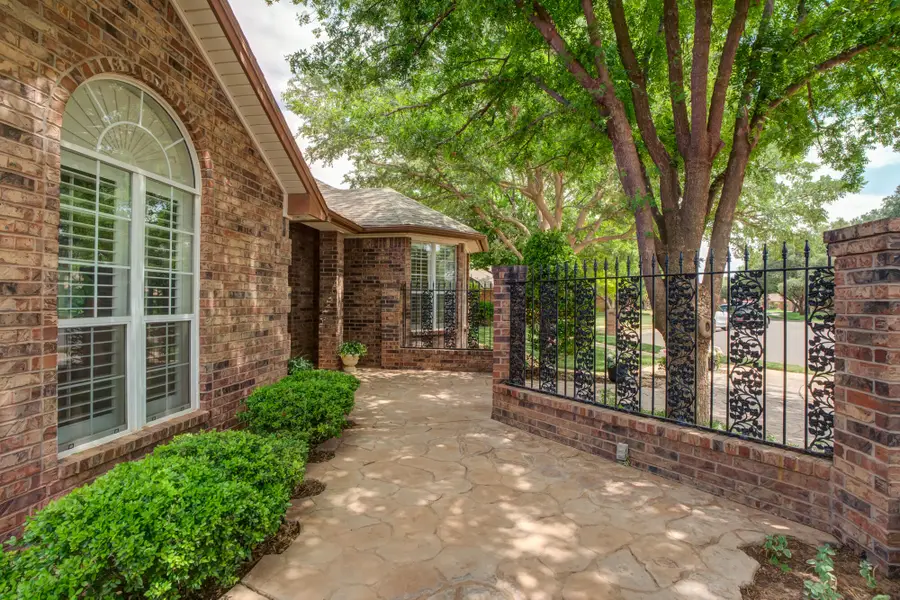 112 N York Avenue, Lubbock, TX 79416 - #2
