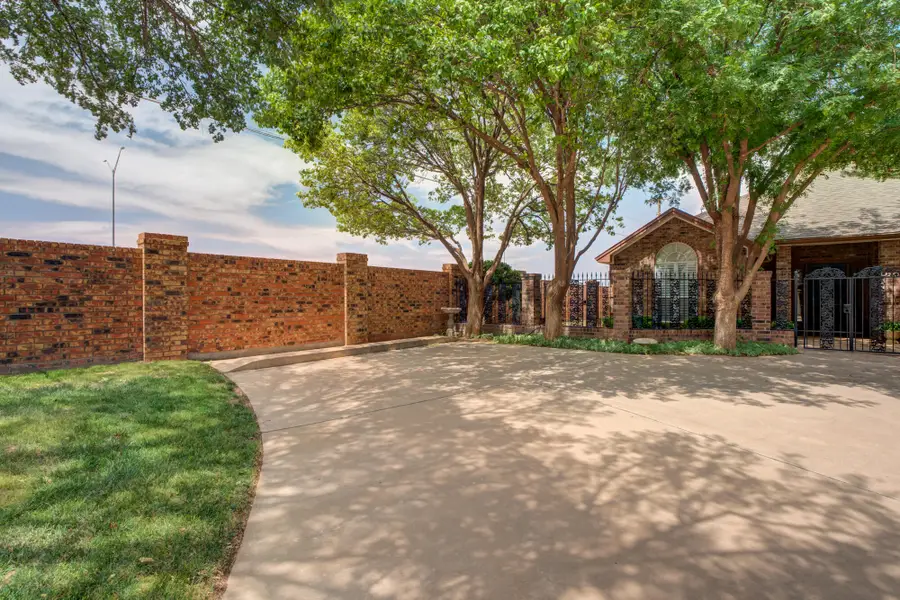 112 N York Avenue, Lubbock, TX 79416 - #3