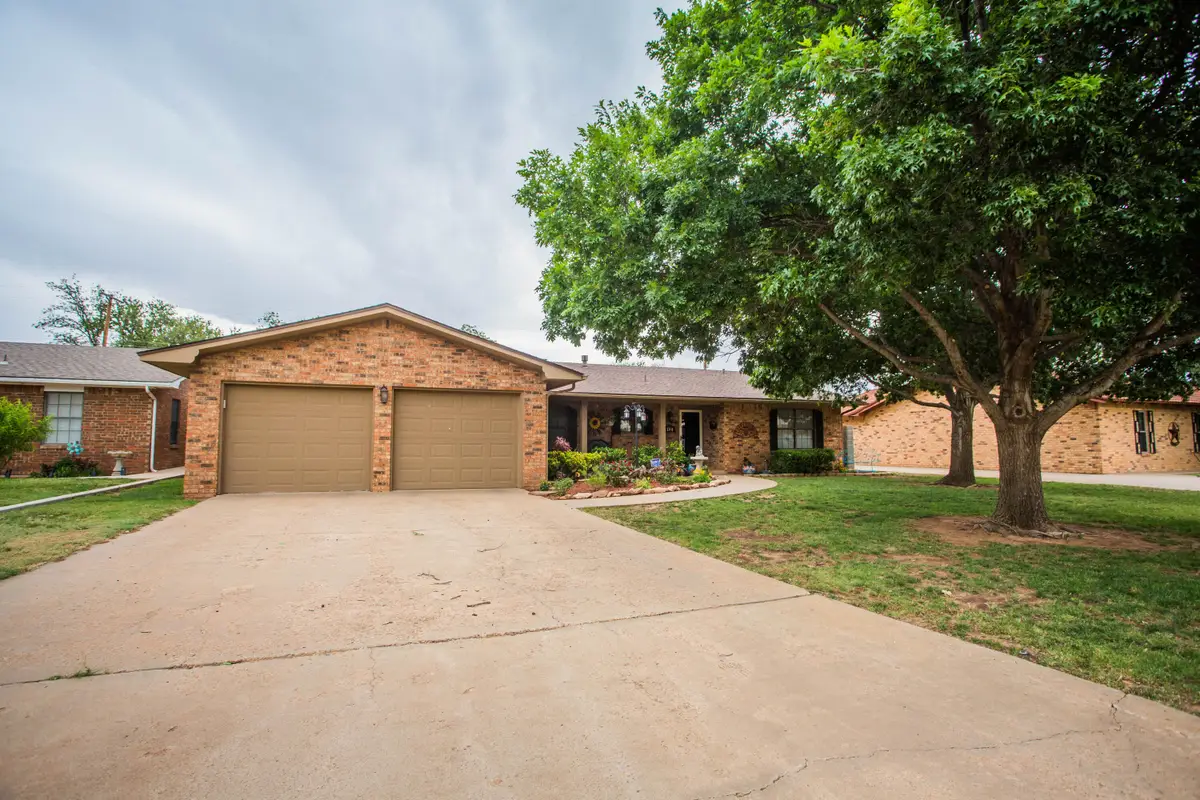 1304 Jefferson Drive, Plainview, TX 79072 - #1