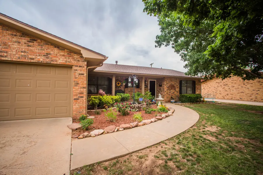 1304 Jefferson Drive, Plainview, TX 79072 - #3