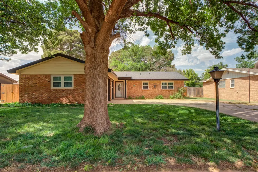 2412 N 1st Street, Tahoka, TX 79373 - #2