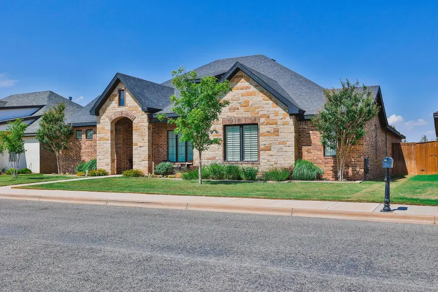 907 Buckingham Avenue, Wolfforth, TX 79382 - #2