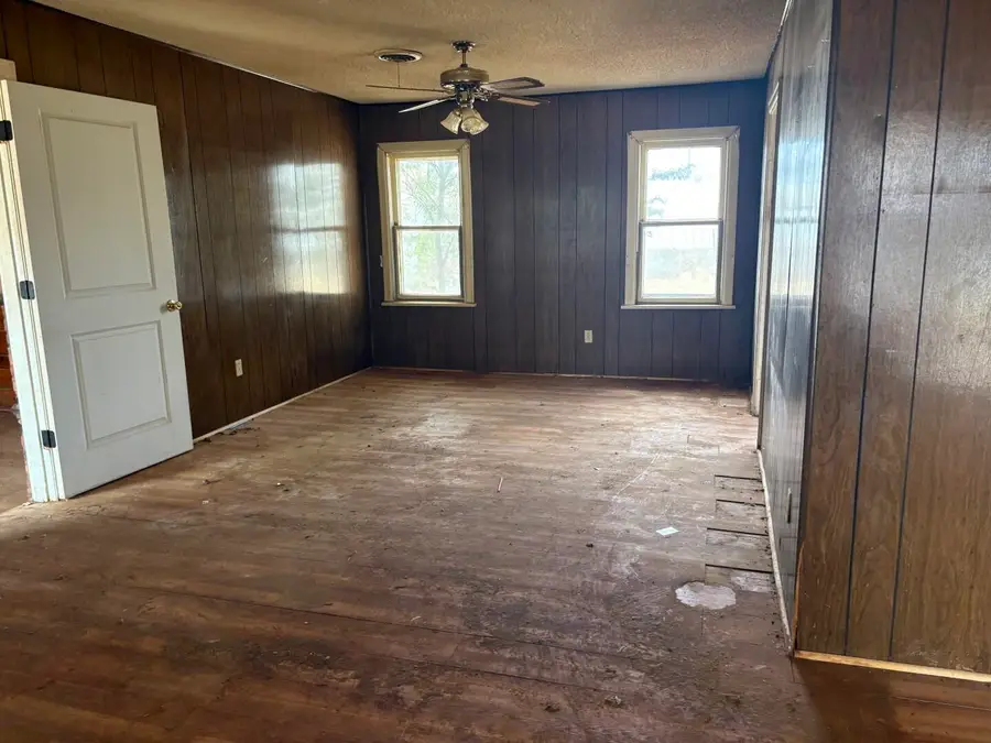 916 16th Street, Seagraves, TX 79359 - #3