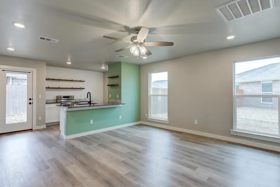 3003 Aberdeen Avenue, Wolfforth, TX 79382 - #3
