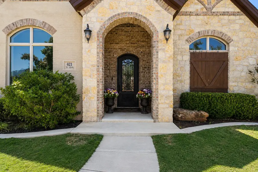 621 N 11th Street, Wolfforth, TX 79382 - #3