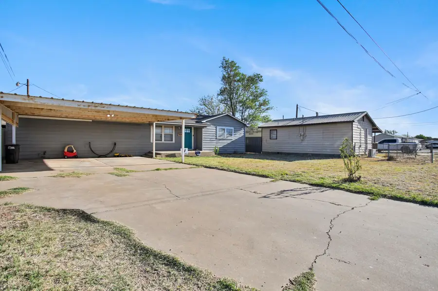 704 4th Street, Smyer, TX 79367 - #2