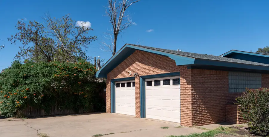 820 W Missouri Street, Floydada, TX 79235 - #2
