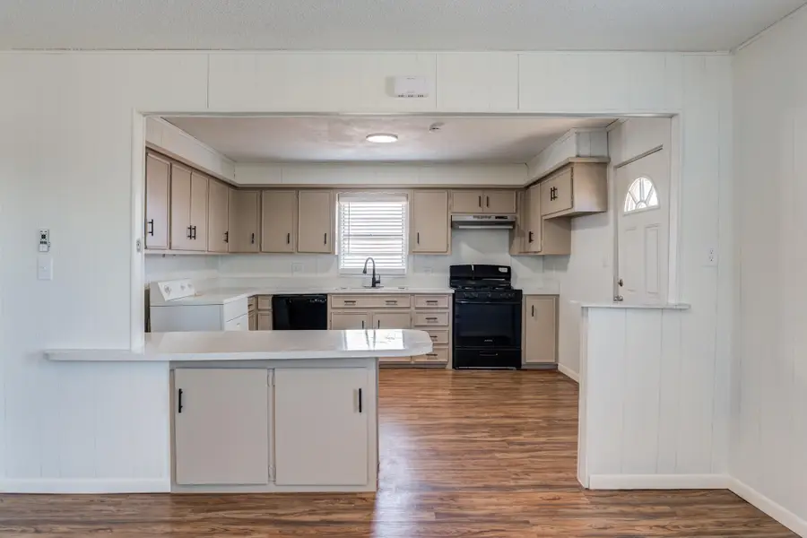 704 11th Street, Shallowater, TX 79363 - #3