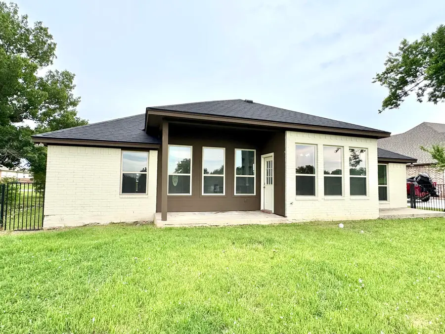 226 Lakeview Drive, Runaway Bay, TX 76426 - #2