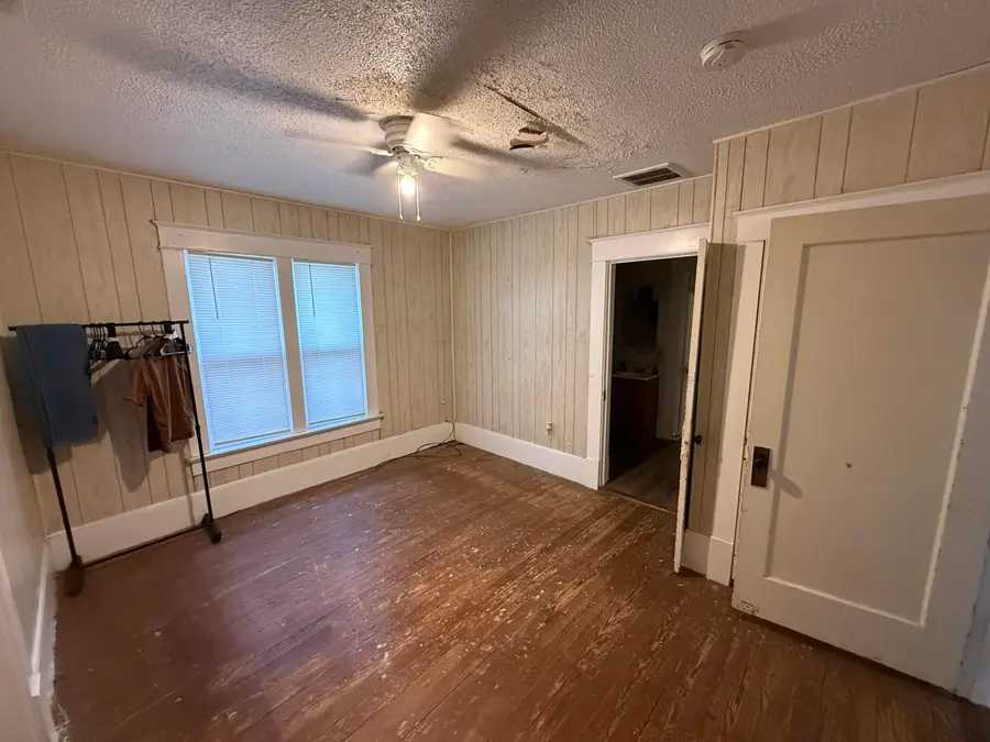 911 Ave. E Street, Abernathy, TX 79311 - #3