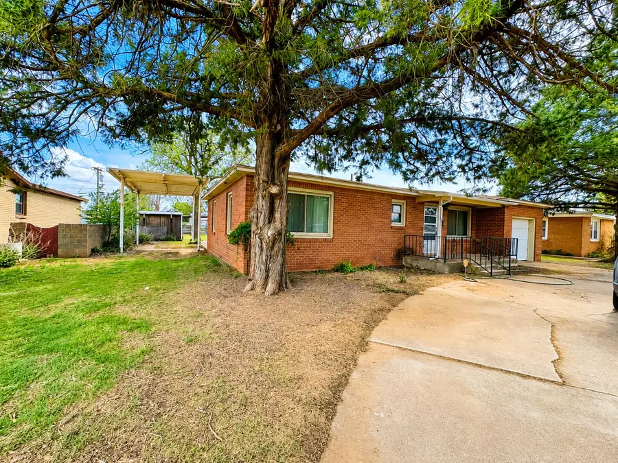 1012 E Oak Street, Brownfield, TX 79316 - #2