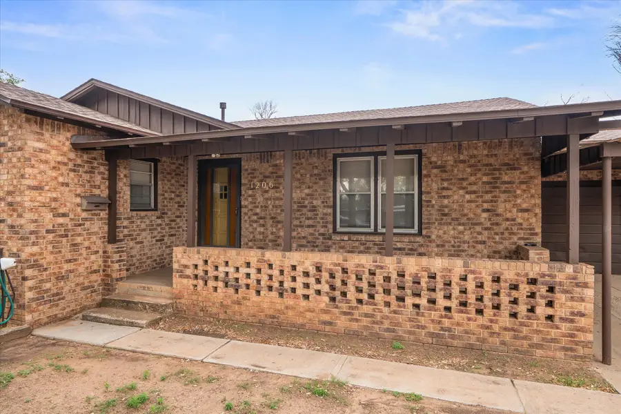 1206 Avenue J, Levelland, TX 79336 - #2