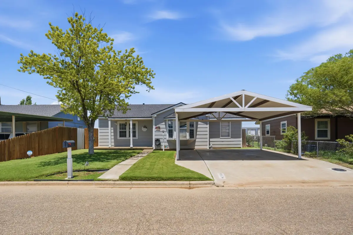 2104 W 26th Street, Plainview, TX 79072 - #1
