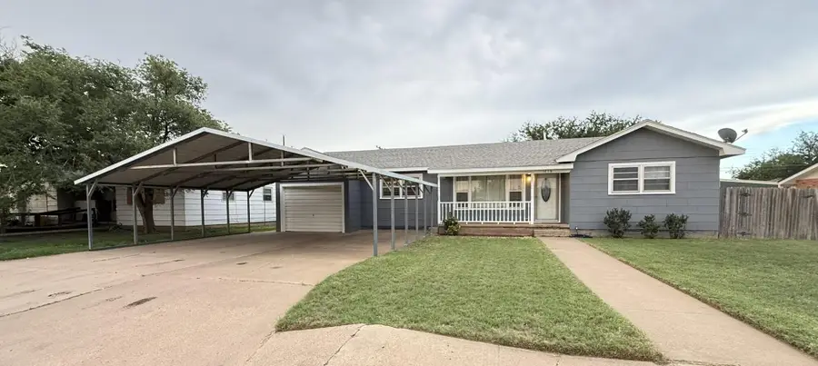 1216 Avenue M, Ralls, TX 79357 - #2