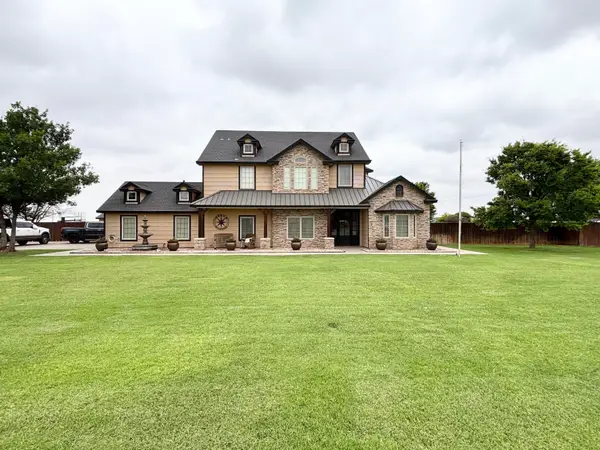 201 Avenue N, Abernathy, TX 79311