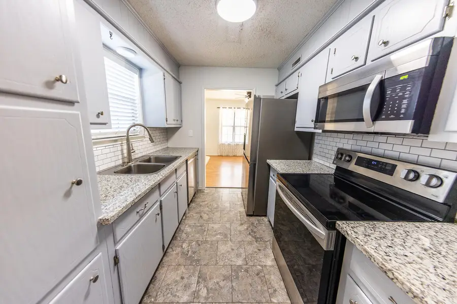 512 N Grover Avenue, Lubbock, TX 79416 - #3
