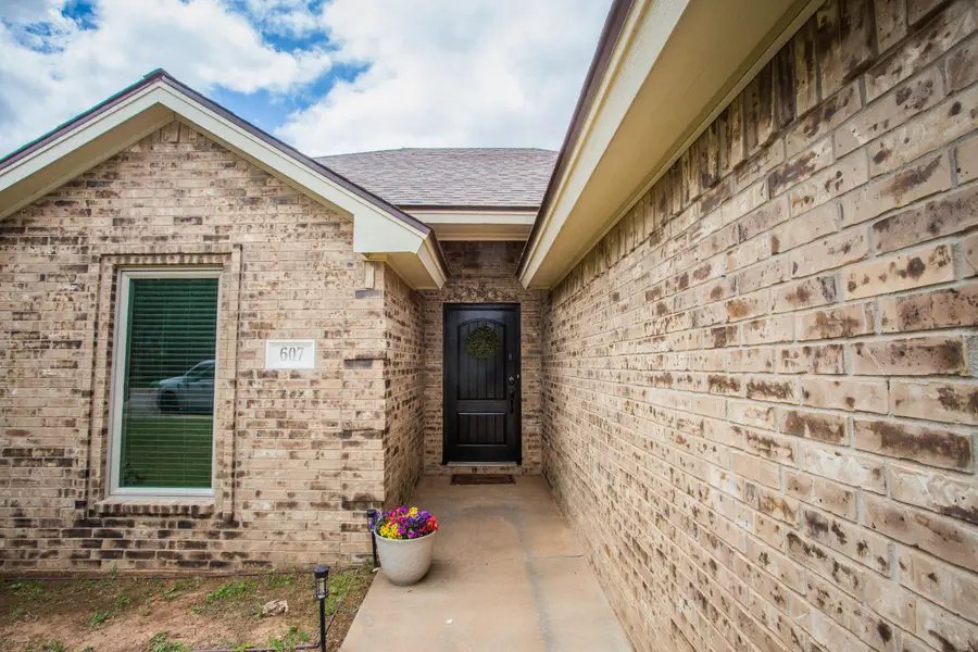 607 N 8th Street, Wolfforth, TX 79382 - #2