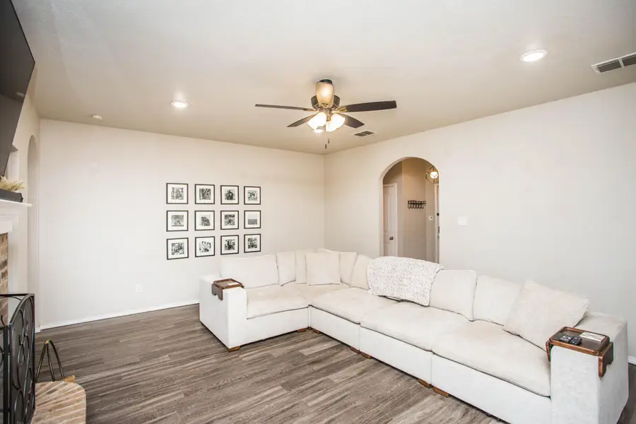 607 N 8th Street, Wolfforth, TX 79382 - #3