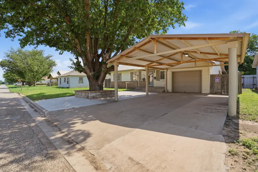 1020 S 14th Street, Slaton, TX 79364 - #2