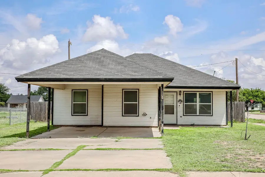 319 E Queens Street, Lubbock, TX 79403 - #2