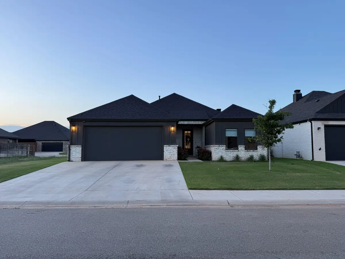 802 N 2nd Street, Wolfforth, TX 79382 - #1